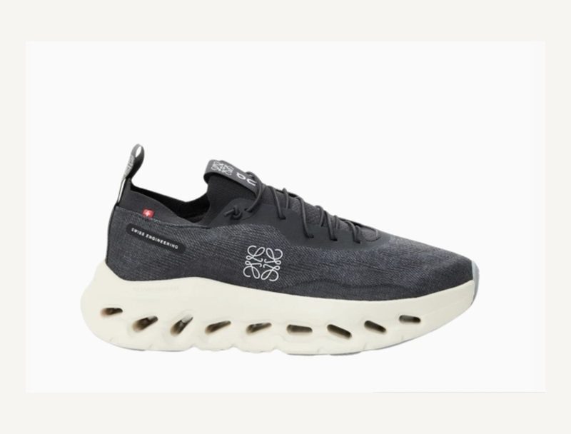 LOEWE Loewe On Running Sneaker — Grey, 37